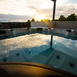 Azzurro - With Private Rooftop Jacuzzi Apartment Zadar