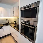 Azzurro - With Private Rooftop Jacuzzi *