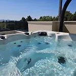 Azzurro - With Private Rooftop Jacuzzi Apartment Zadar