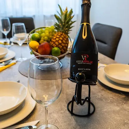 Azzurro - With Private Rooftop Jacuzzi Zadar