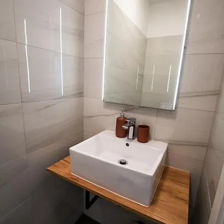 Апартаменти Azzurro - With Private Rooftop Jacuzzi Задар
