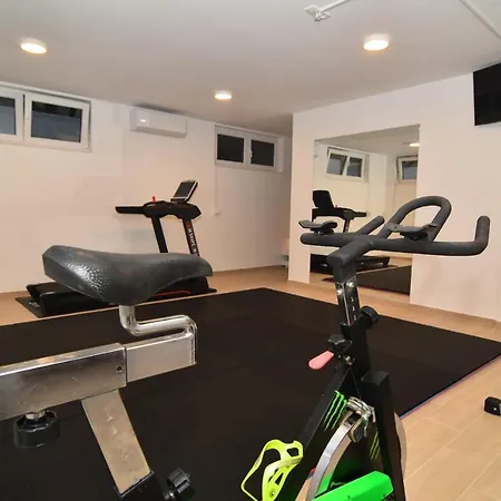 Azzurro - With Private Rooftop Jacuzzi * Zadar