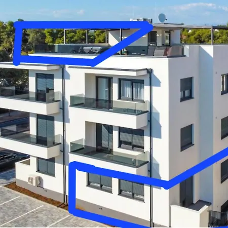 公寓 Azzurro - With Private Rooftop Jacuzzi 扎达尔