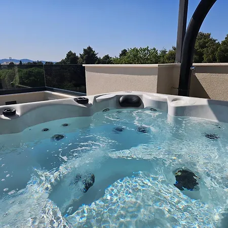 Azzurro - With Private Rooftop Jacuzzi Апартаменти Задар