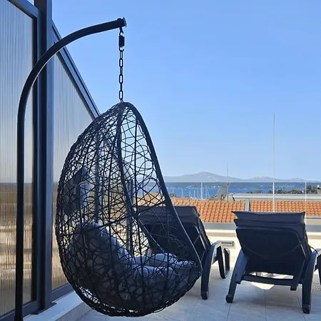 Azzurro - With Private Rooftop Jacuzzi Апартаменти Задар