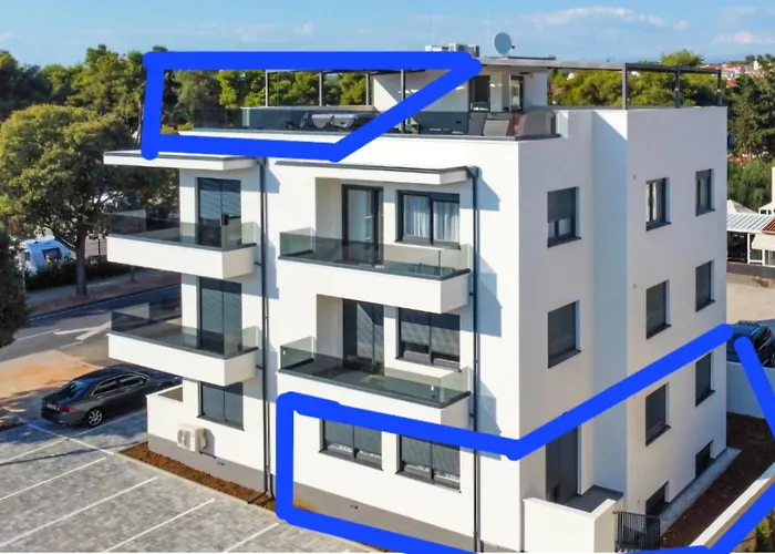 Apartment Azzurro - With Private Rooftop Jacuzzi Zadar