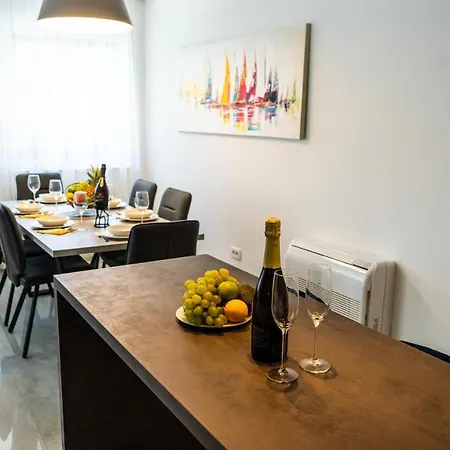 Azzurro - With Private Rooftop Jacuzzi Apartment Zadar