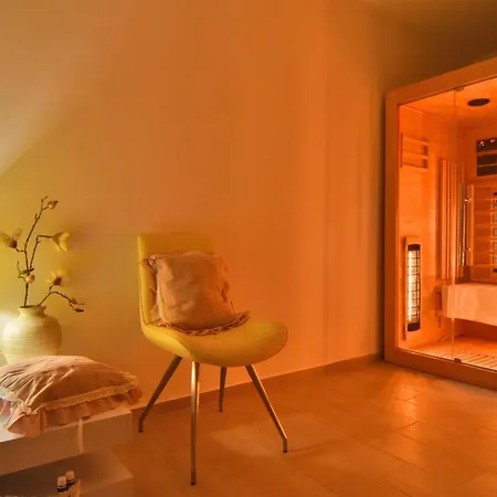 Azzurro - With Private Rooftop Jacuzzi Apartment *