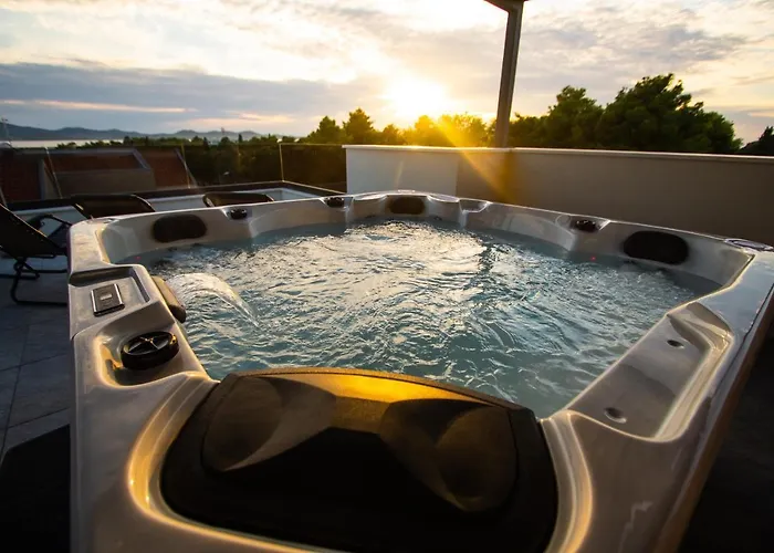 Azzurro - With Private Rooftop Jacuzzi Appartement *