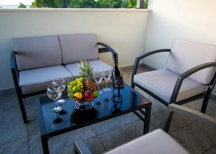 Azzurro - With Private Rooftop Jacuzzi * Zadar