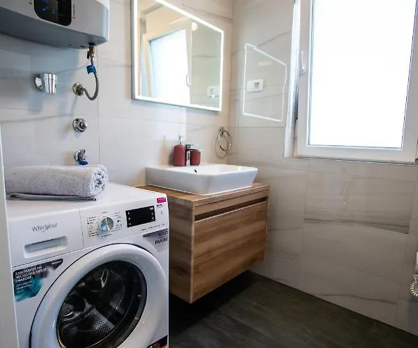 Appartement Azzurro - With Private Rooftop Jacuzzi