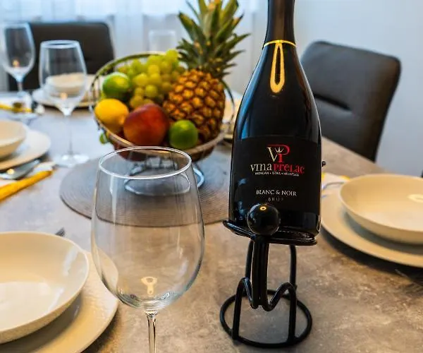 Azzurro - With Private Rooftop Jacuzzi Zadar