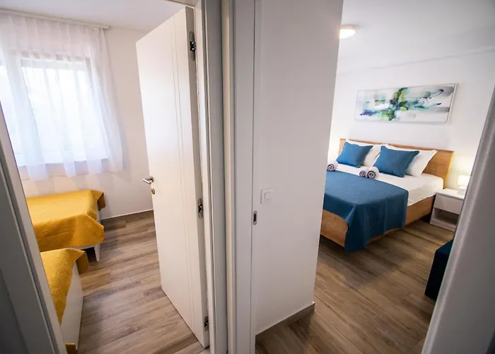 Azzurro - With Private Rooftop Jacuzzi Appartement *