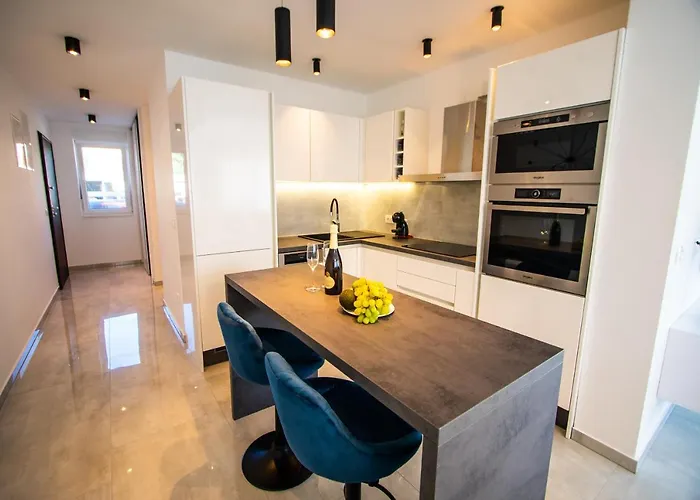 Appartement Azzurro - With Private Rooftop Jacuzzi *