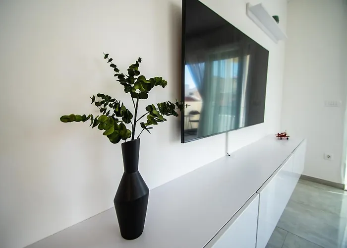 Azzurro - With Private Rooftop Jacuzzi Zadar