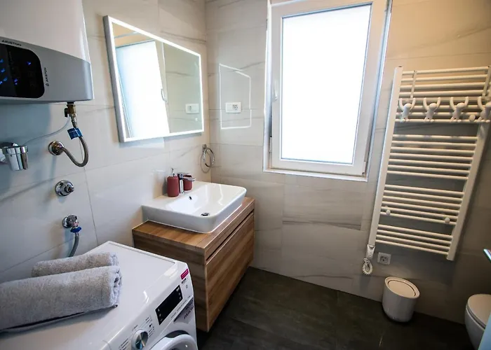 Azzurro - With Private Rooftop Jacuzzi Appartement Zadar