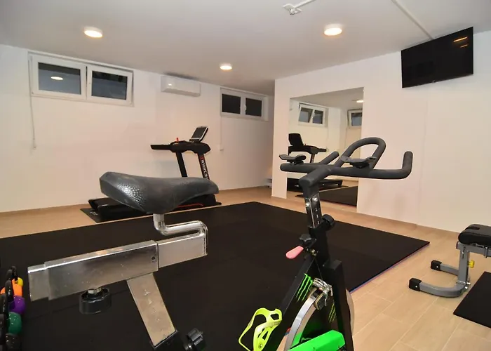 Azzurro - With Private Rooftop Jacuzzi * Zadar