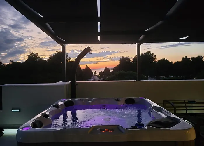 Appartement Azzurro - With Private Rooftop Jacuzzi