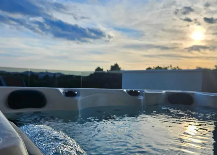 Azzurro - With Private Rooftop Jacuzzi Appartement