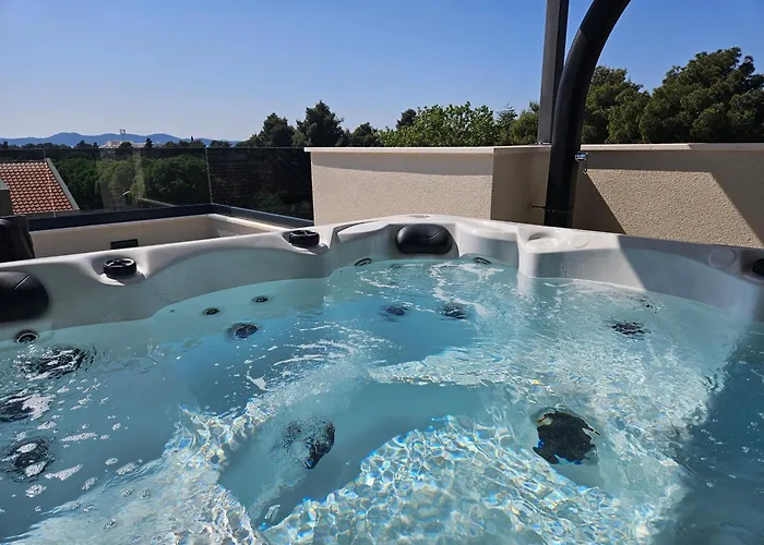 Azzurro - With Private Rooftop Jacuzzi Appartement Zadar