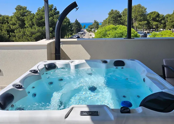 Appartement Azzurro - With Private Rooftop Jacuzzi Zadar
