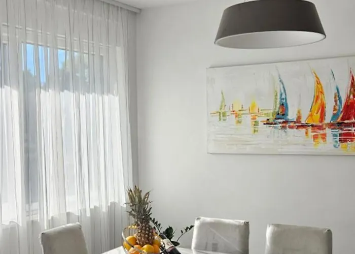 Azzurro - With Private Rooftop Jacuzzi *