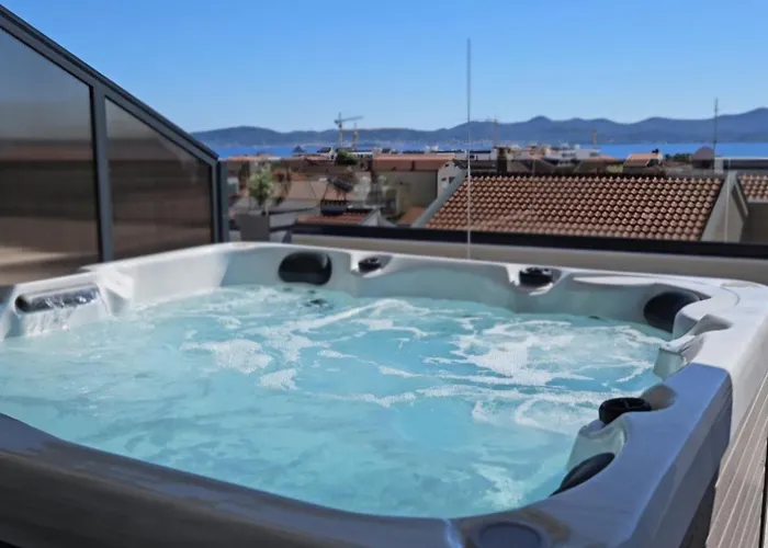 Appartement Azzurro - With Private Rooftop Jacuzzi