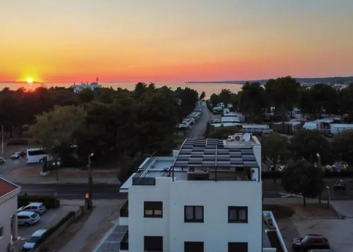 Azzurro - With Private Rooftop Jacuzzi * Zadar