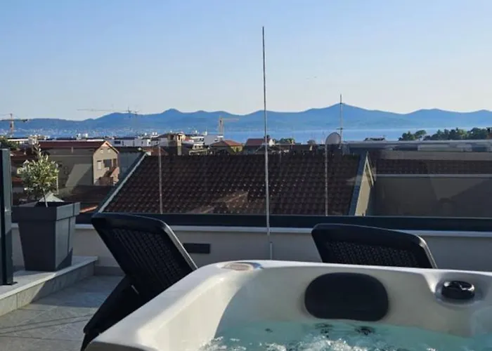 Azzurro - With Private Rooftop Jacuzzi Appartement