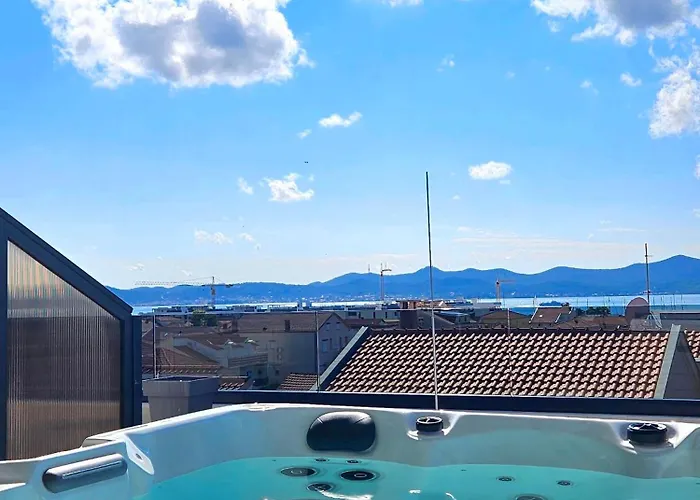 Azzurro - With Private Rooftop Jacuzzi Appartement *